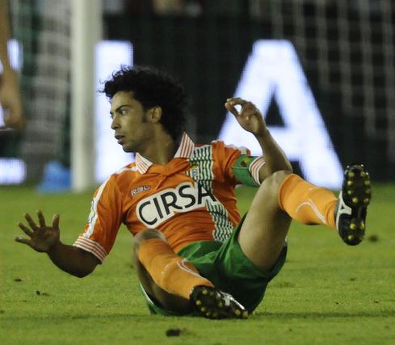 El Betis acumula su sexta derrota seguida tras caer con el Racing en Santander (1-0). / LOF