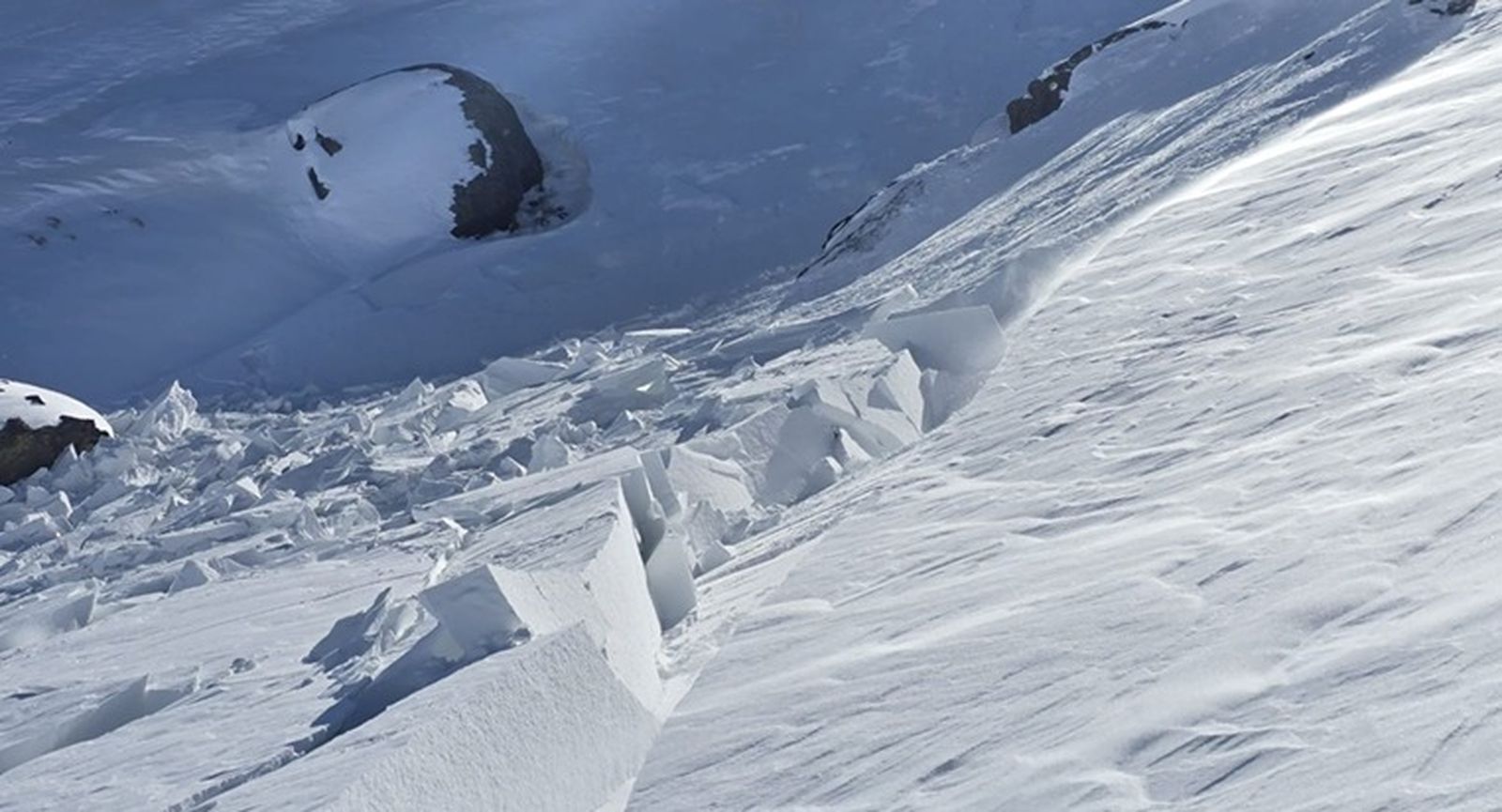 Piden especial precaución este fin de semana por riesgo de aludes y deslizamientos.