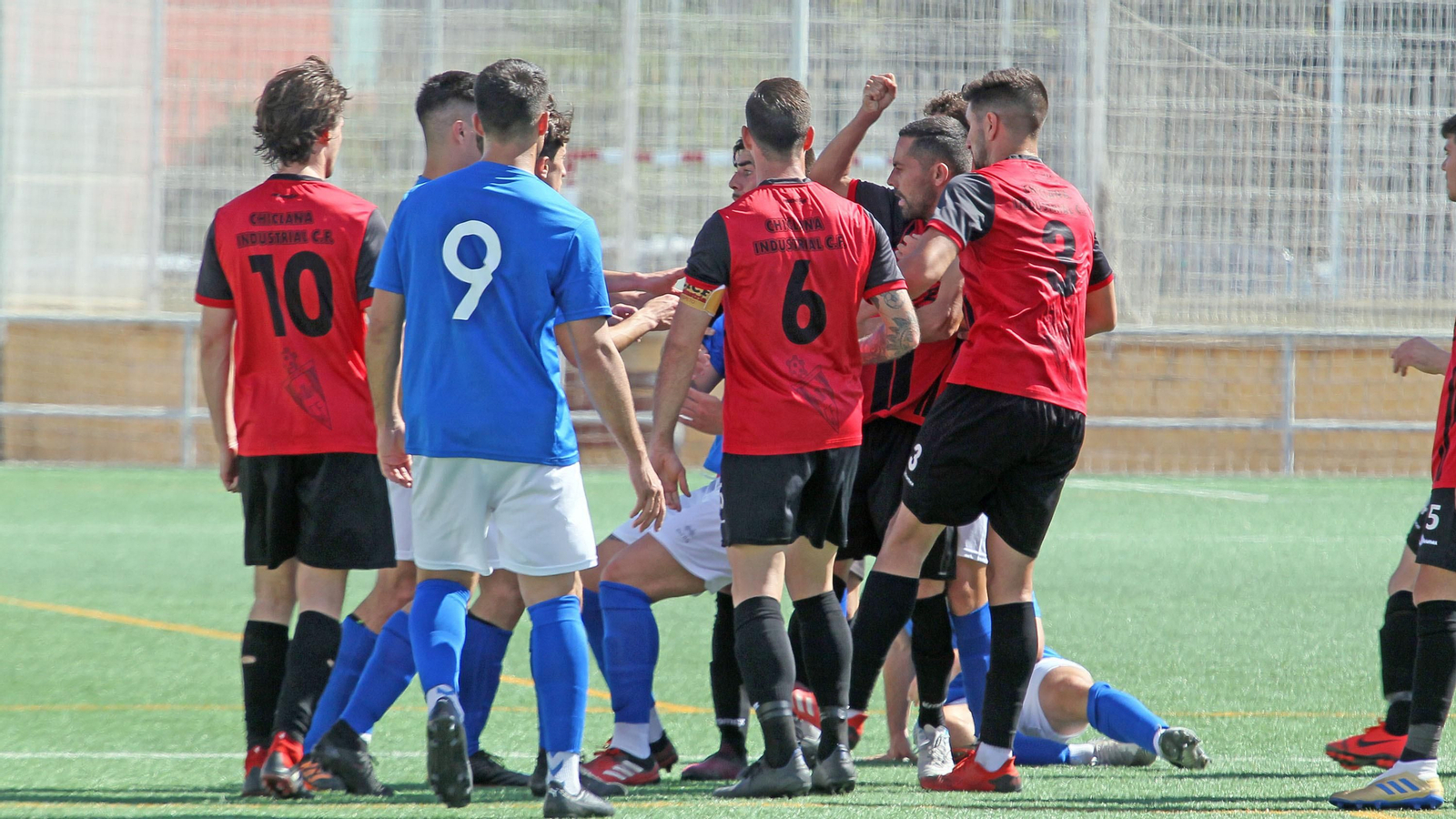 Bronca en La Granja entre Xerez DFC B y el Chiclana Industrial CF Bronca en La Granja entre Xerez DFC B y el Chiclana Industrial CF