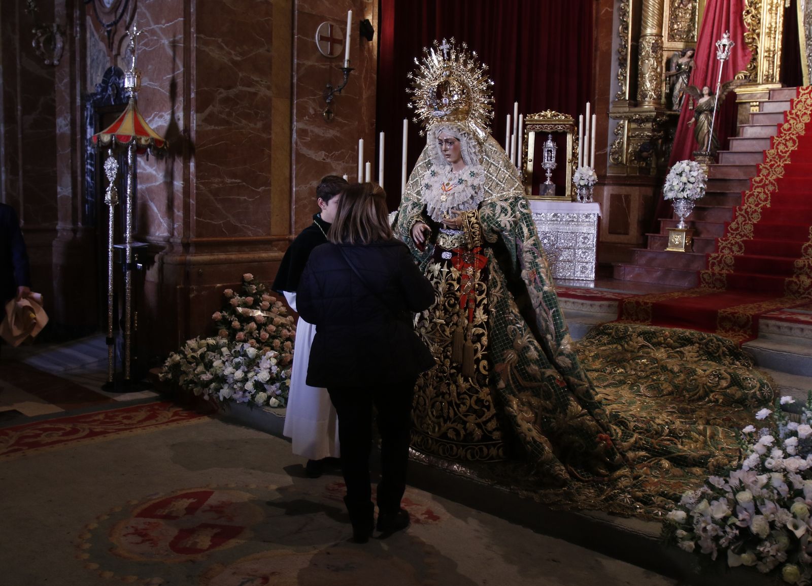 Besamanos de Esperanza de Triana y Macarena