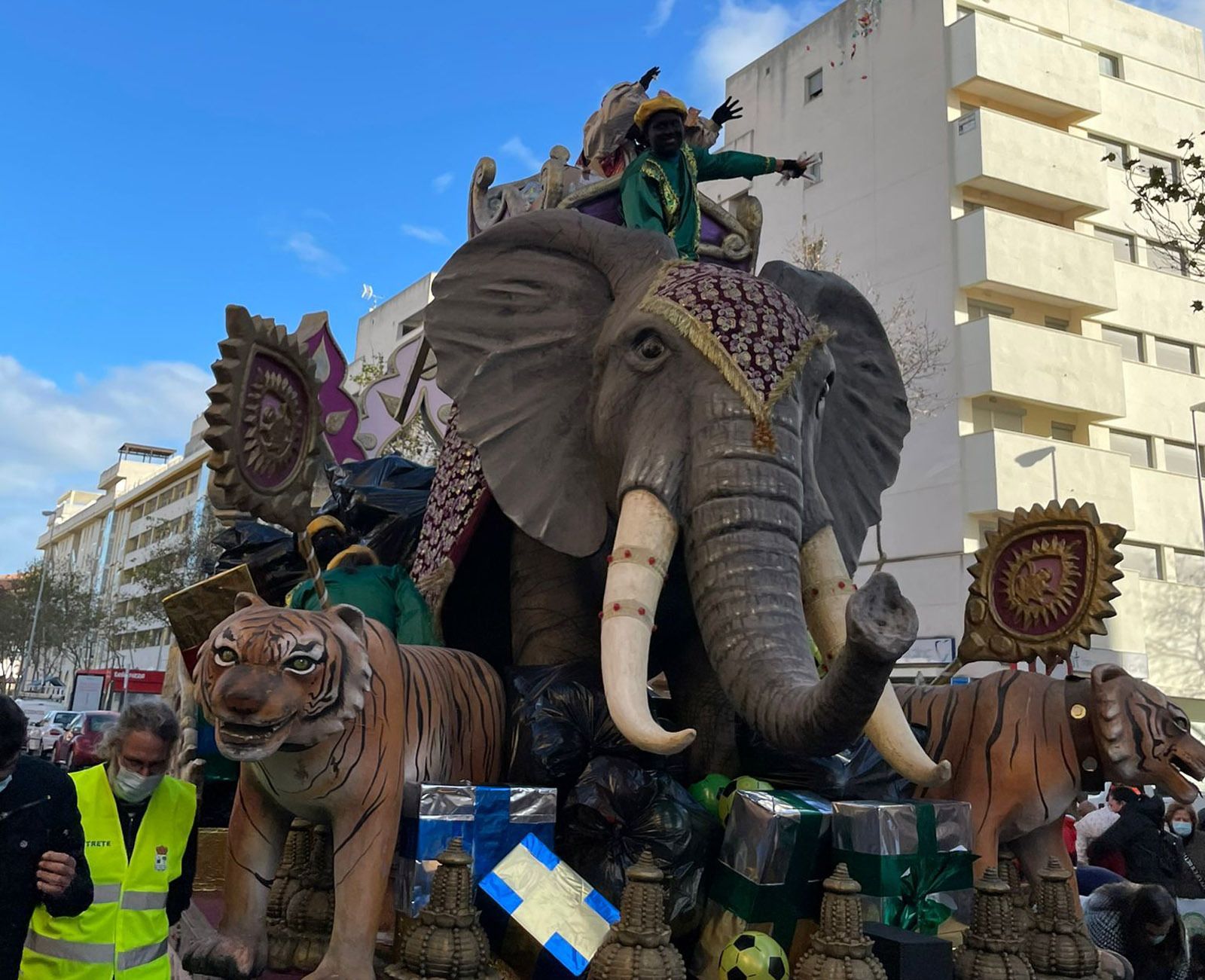 Imágenes de las cabalgatas de Reyes en Cartaya, Isla Cristina, Ayamonte y Punta Umbría