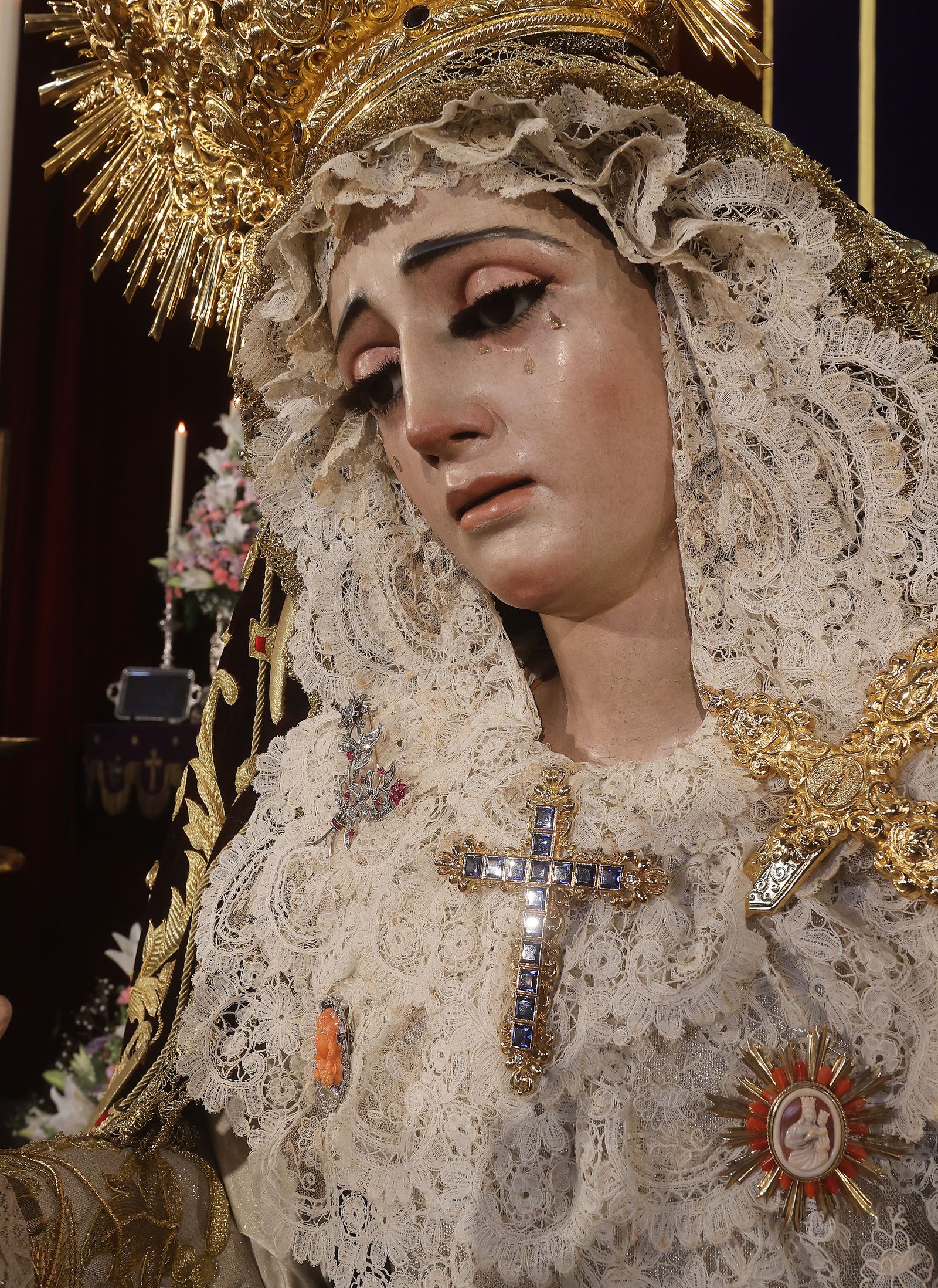 Las impresionantes imágenes de la Virgen de la Victoria en su besamanos