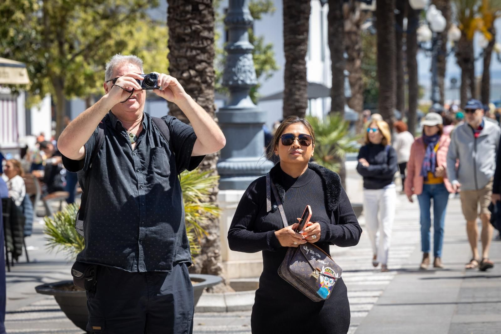 Imágenes de los cruceristas que han llegado a Cádiz este 1 de mayo festivo