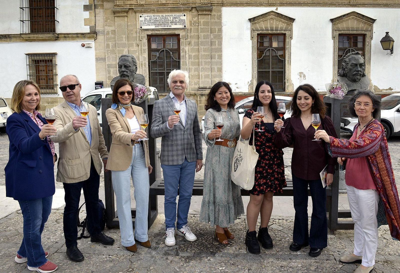 Acto institucional por el Día Internacional del Libro en la plaza del Mercado.