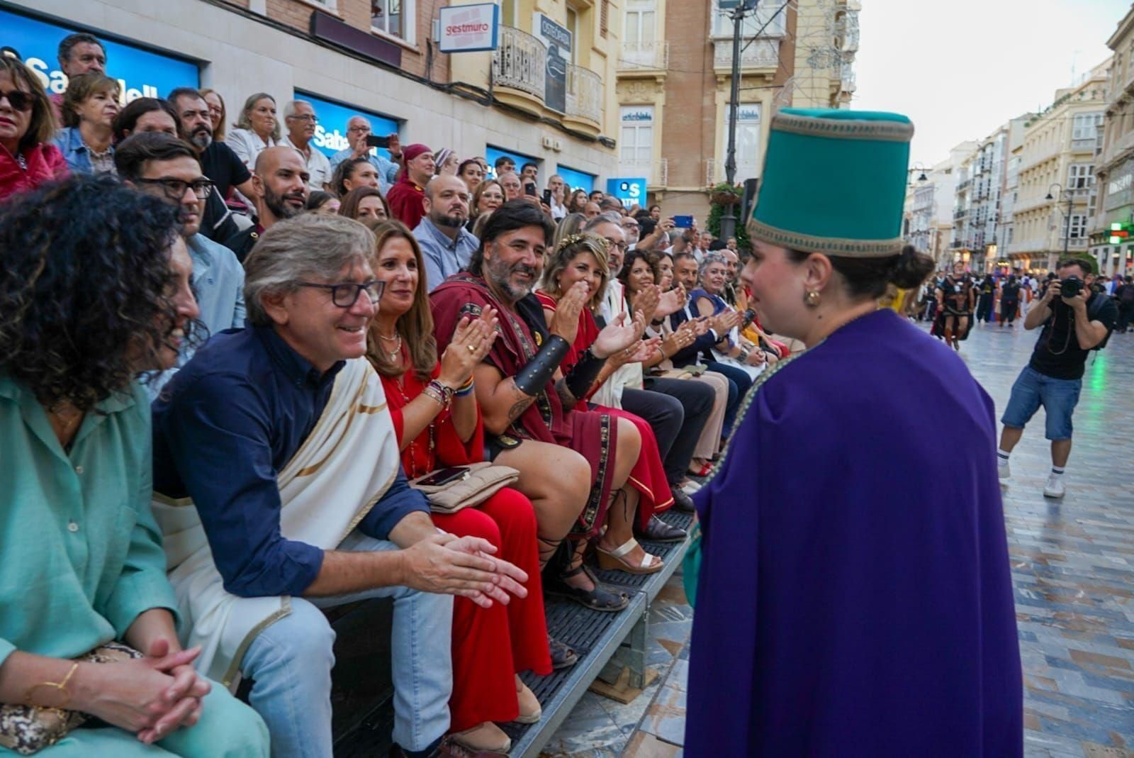 Así fue el paseo de la recreación de Cástulo de Linares por el desfile de Cartagena, en imágenes