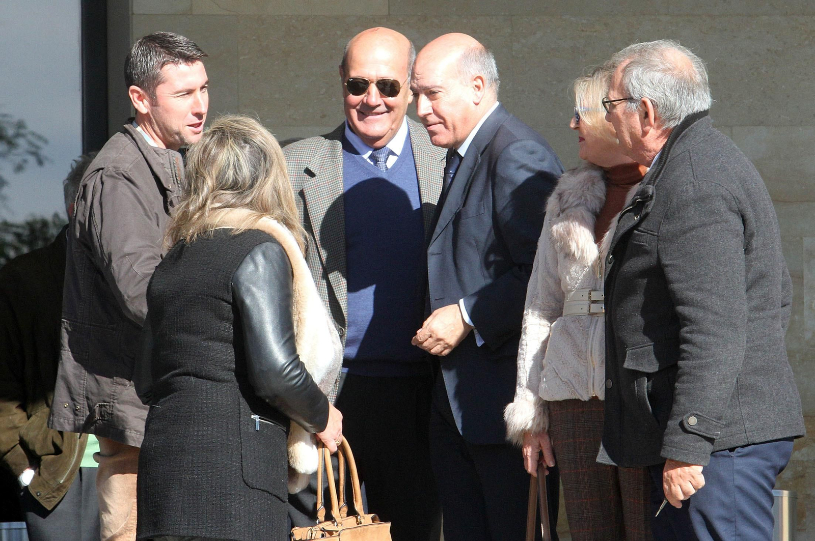 Condolencias a la familia García Palacios durante la mañana en el tanatorio, en imágenes
