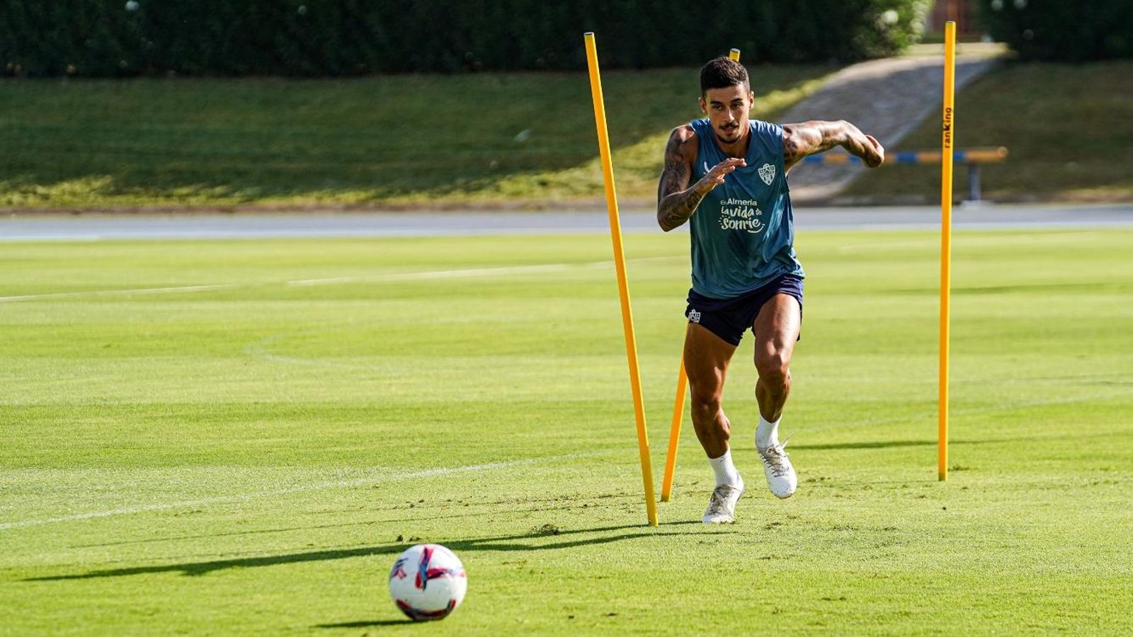 El defensor cumple su quinta temporada en la entidad almeriense. El defensor cumple su quinta temporada en la entidad almeriense.