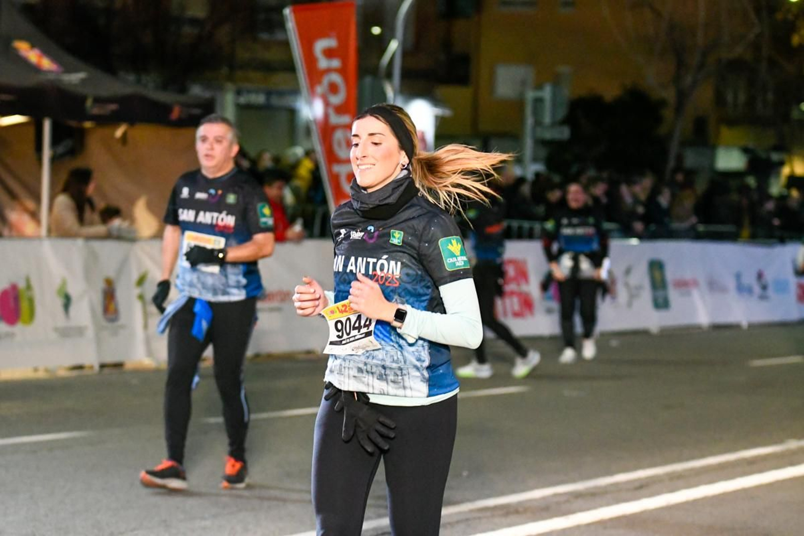 En imágenes: búscate en tu llegada a meta de la Carrera de San Antón 2025 (12)