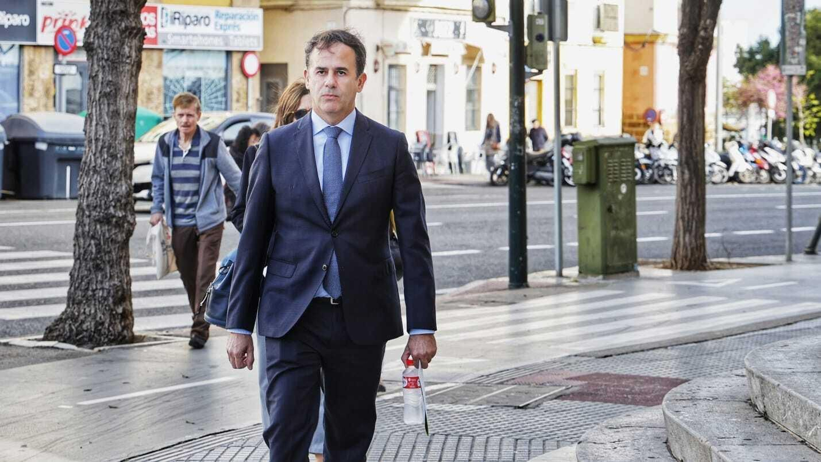 Manuel García Gallardo, esta mañana, a su llegada a la Audiencia Provincial de Cádiz.