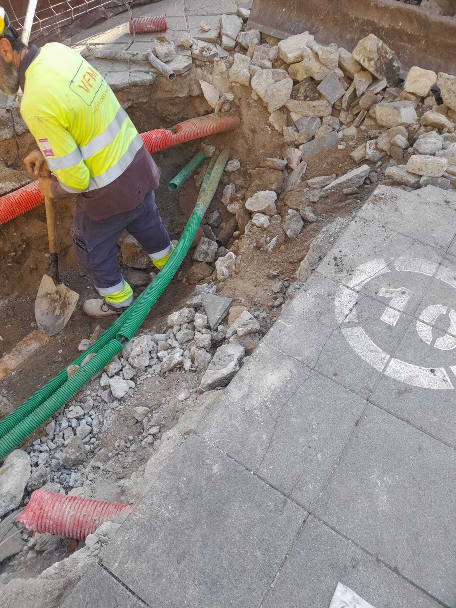 Endesa invierte 400.000 euros para mejorar la red de distribución en Triana y Los Remedios