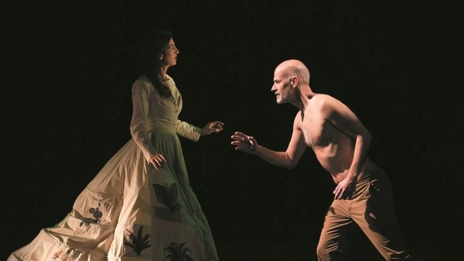 La compañía Colectivo Niños Llorones produce 'Súbeme a la habitación volando', en La Fundición.