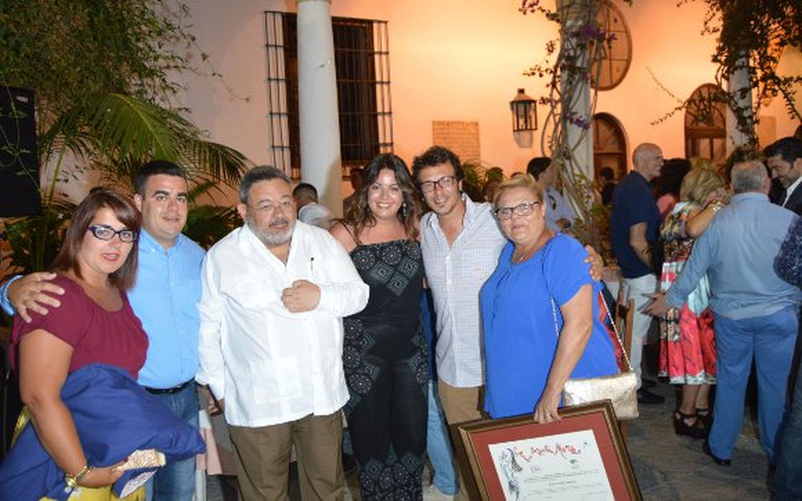 El alcalde de Cádiz, José María González, con Belén Helmo, Emilio López, Antonio Cabrera, Ascensión López y Ascensión Vázquez.


Foto: Ignacio Casas de Ciria
