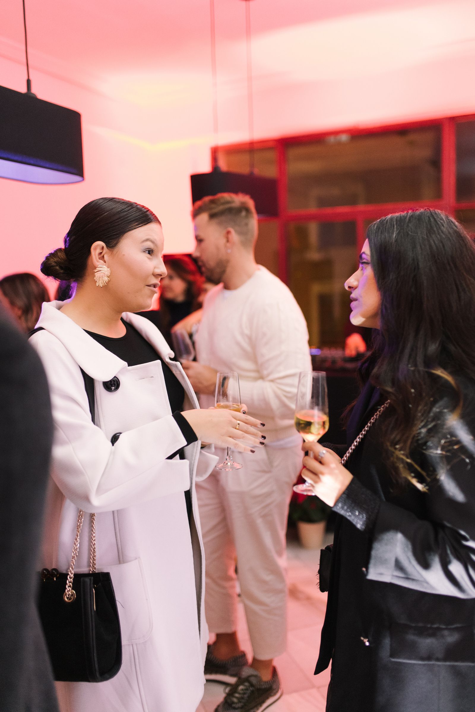 Weddings With Love reúne a artistas, empresarios e influencers en un evento solidario, todas las imágenes