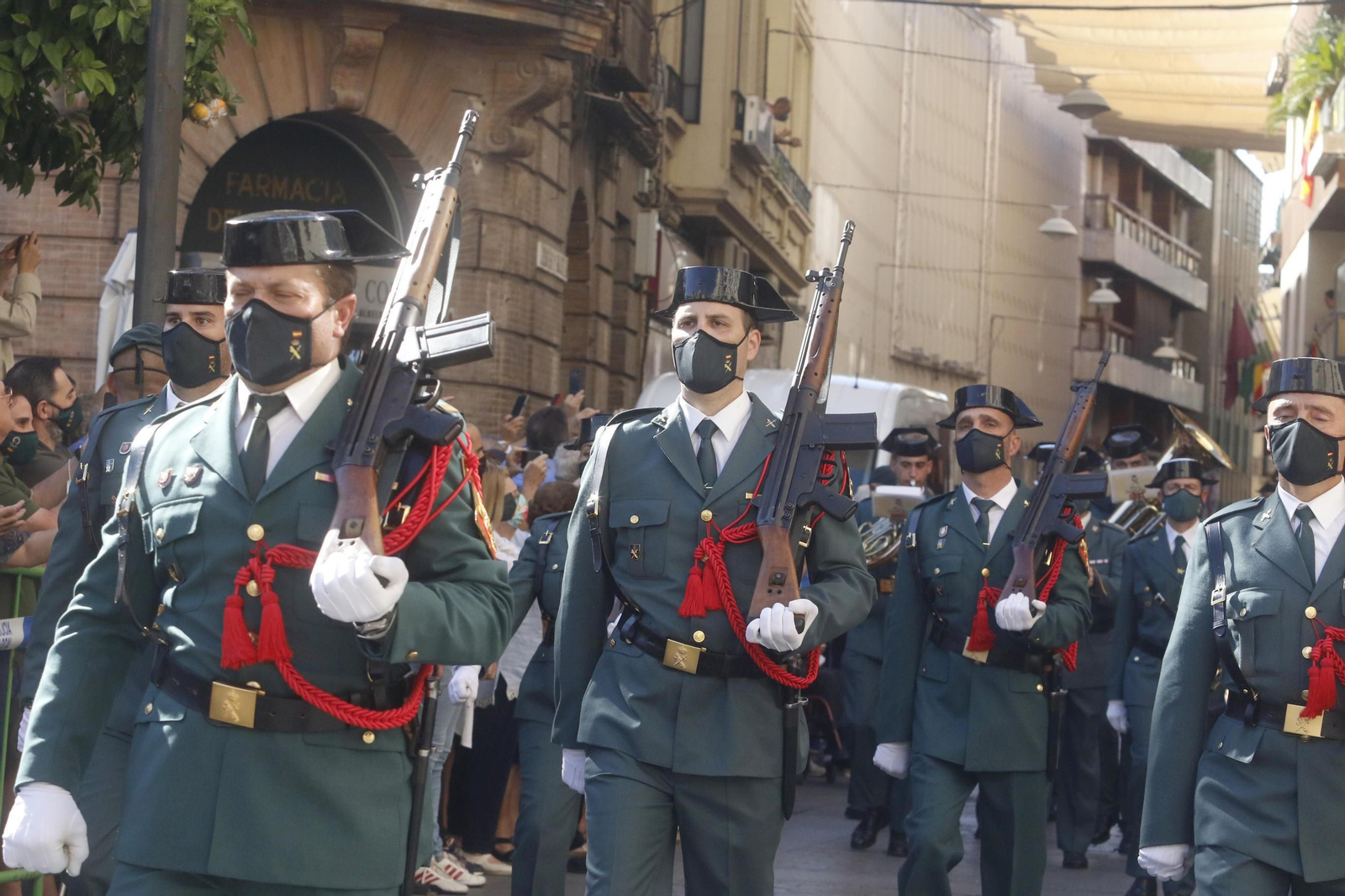 La izada de la bandera de España en las Tendillas, en imágenes.