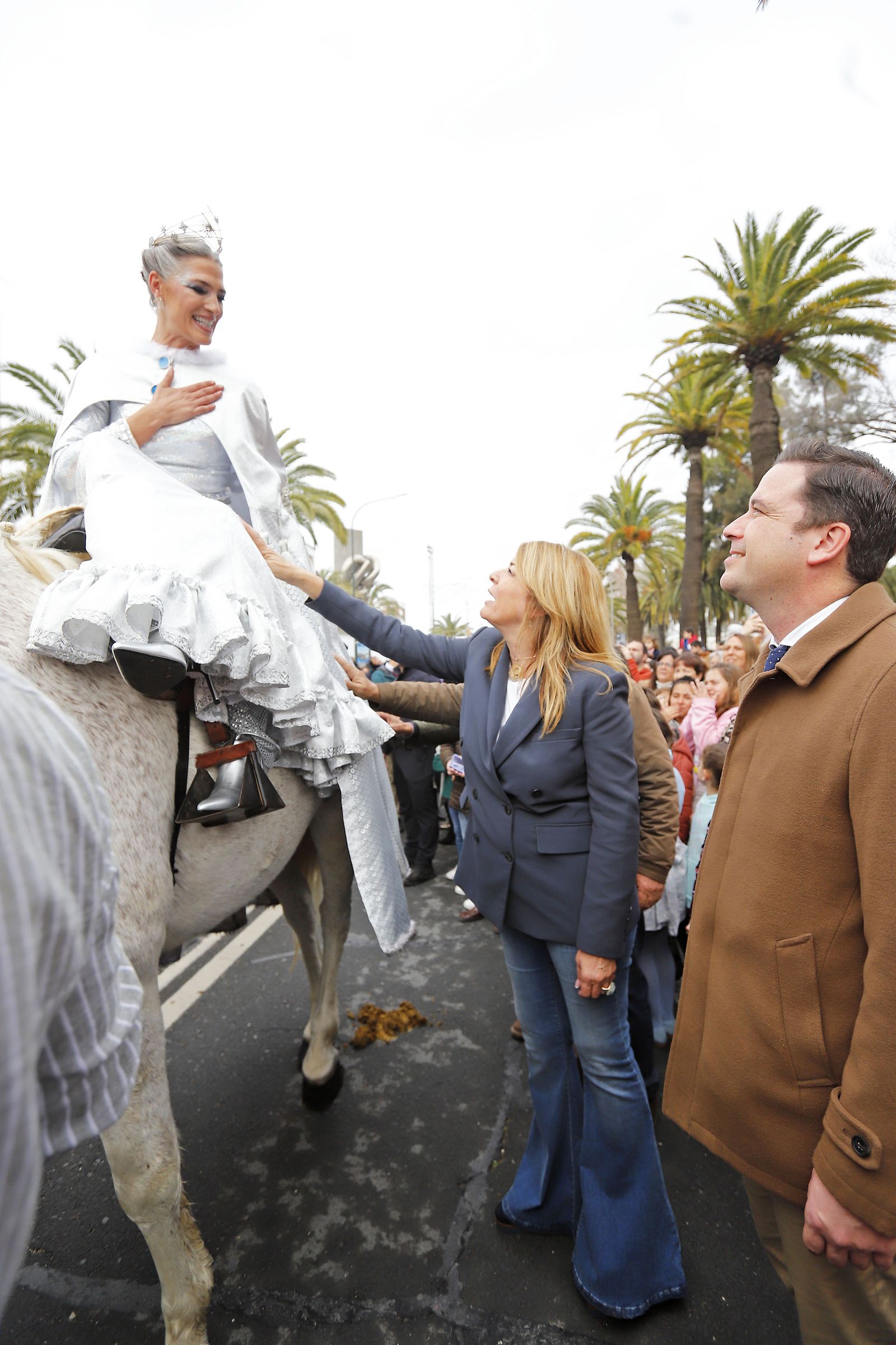 Imágenes de la mágica llegada de los Reyes Magos y la Estrella de la Ilusión a Huelva en barco