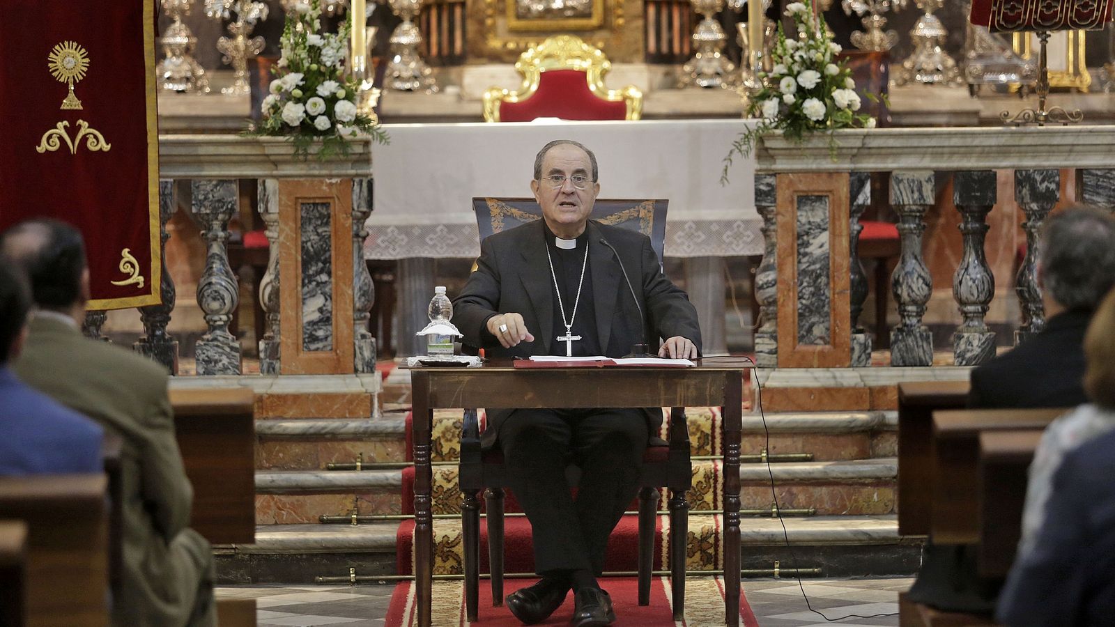 El arzobispo de Sevilla, Juan José Asenjo, en la lección inaugural del curso de formación cofrade del Consejo 2019-2020