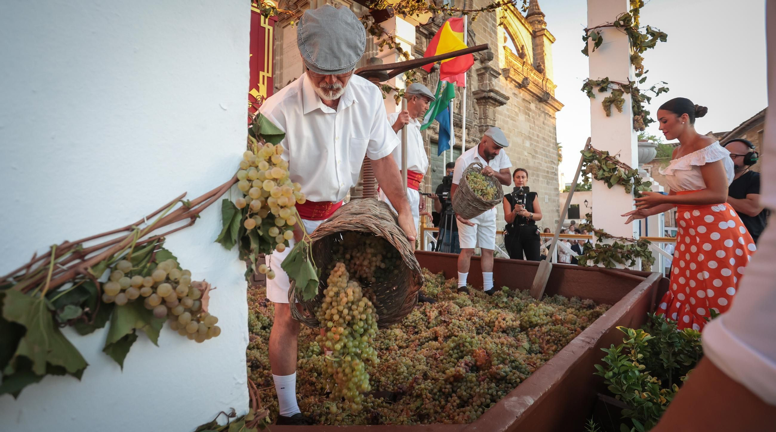 Imágenes de la Pisa de la Uva en la Catedral de Jerez