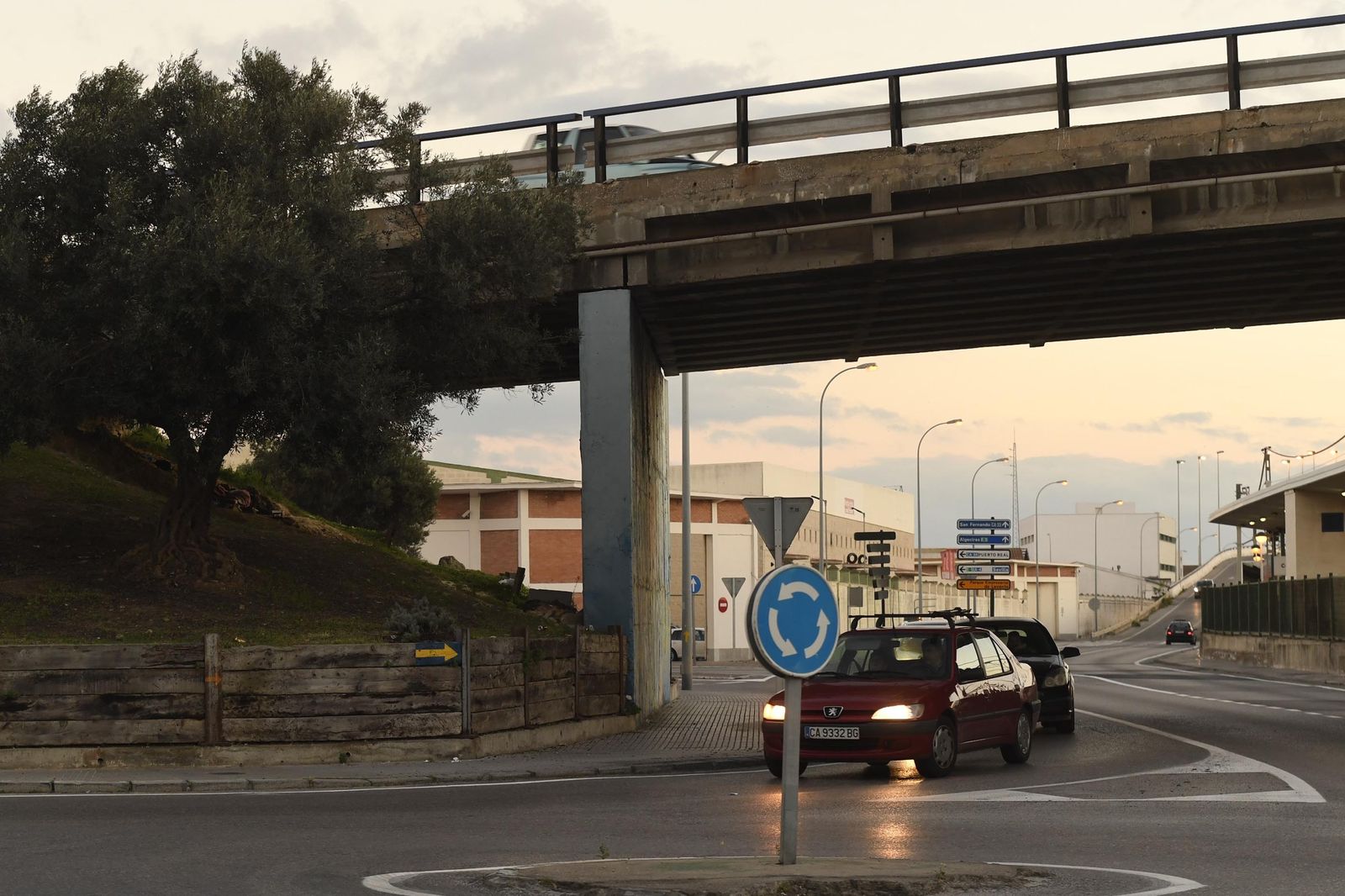 Antonio solía dormir debajo del puente de Zona Franca.