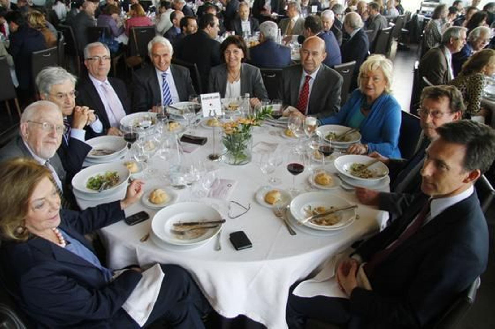Amparo Rubiales, Joaquín Galán, Francisco Baena, José Aguilar, Antonio Pascual, Emelina Fernández, Francisco Ferraro, Rosamar Prieto, Emilio Llera y Luis Sánchez.


Foto: Juan Carlos Vázquez y Victoria Hidalgo