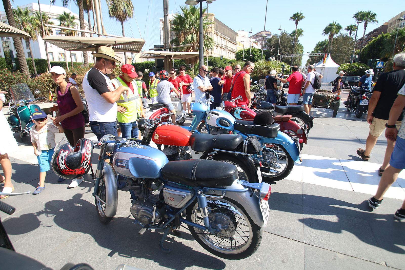 Fotogalería de la exhibición de motos antiguas. Feria Almería 2019