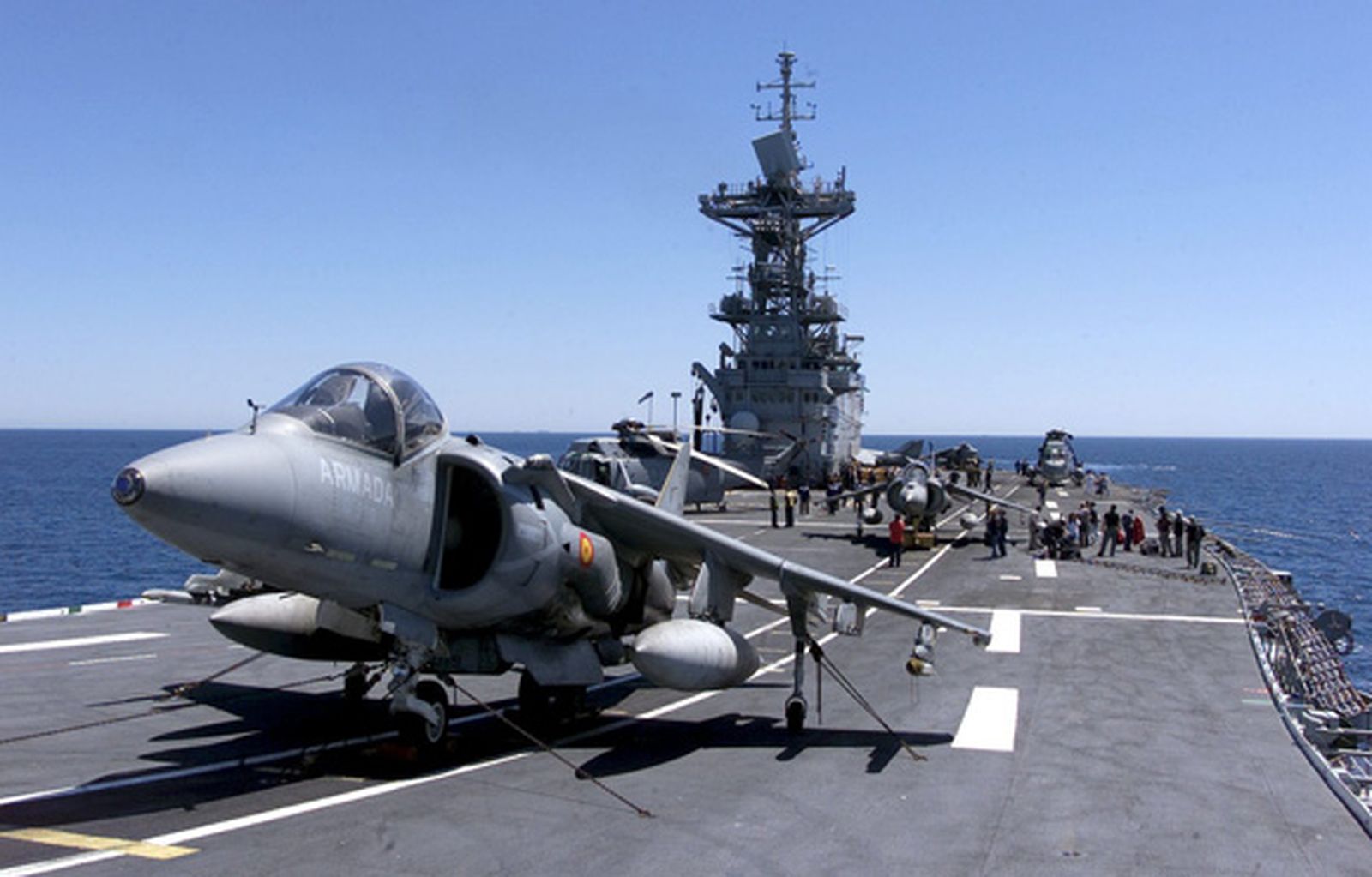 La Armada planea subastar el portaaviones Príncipe de Asturias tras desactivarlo