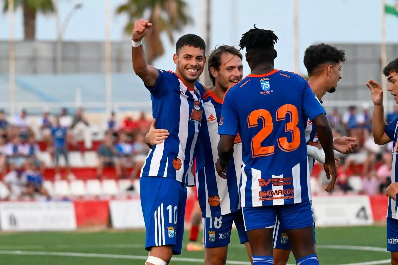 Charaf, pichichi de la pretemporada, apunta a titular en el primer once oficial del XCD esta temporada.