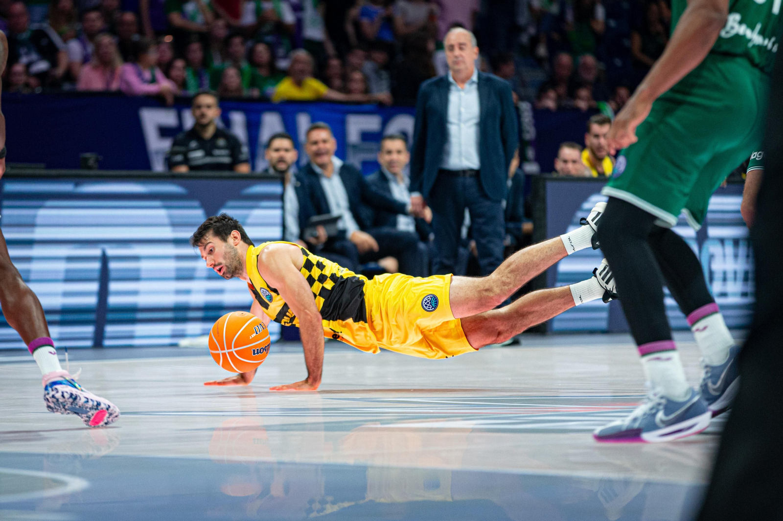 Las fotos de la final de la BCL entre Lenovo Tenerife y Unicaja Baloncesto