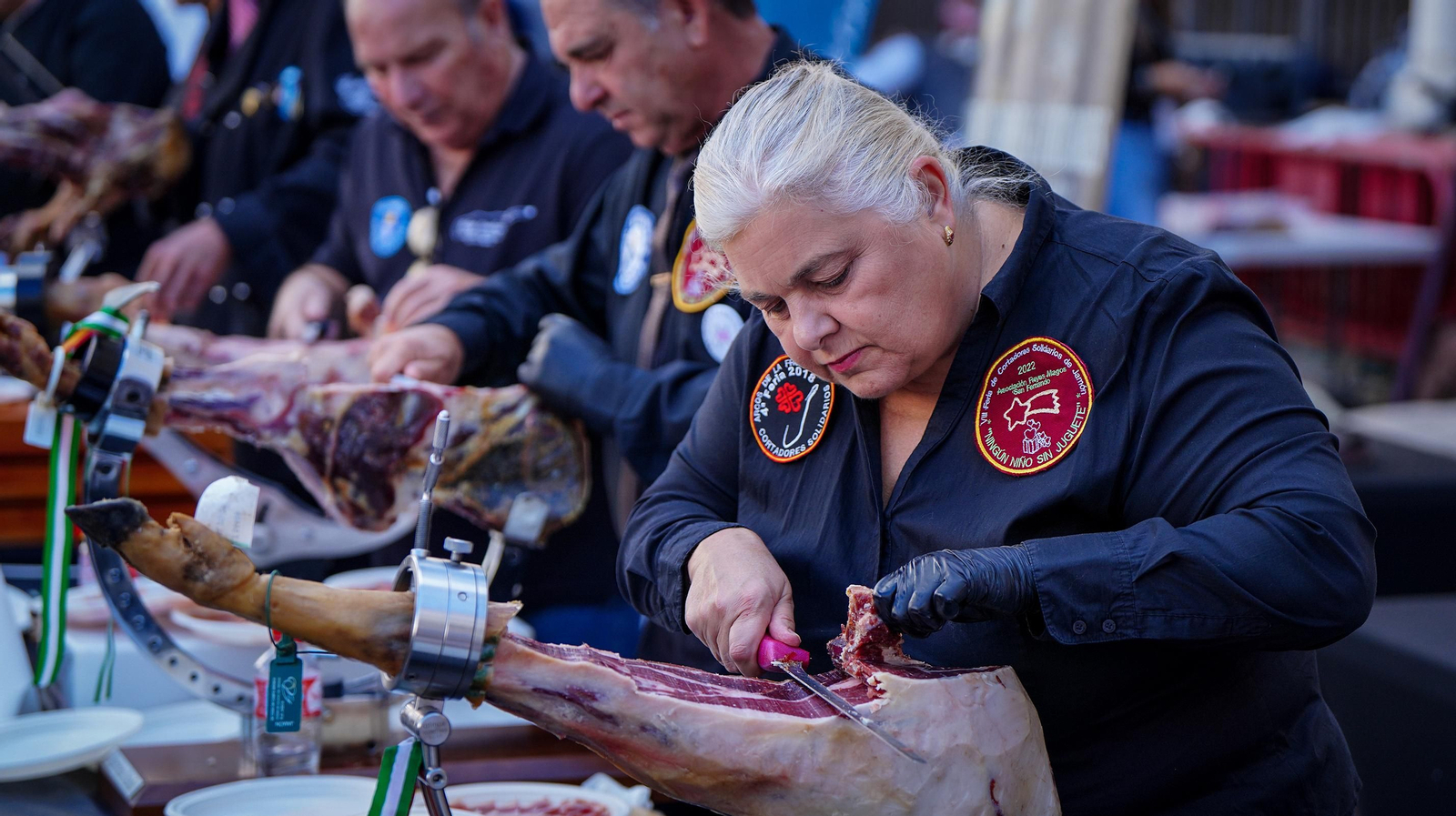 Cortadores de jamón solidarios con lo Reyes Magos de Jerez