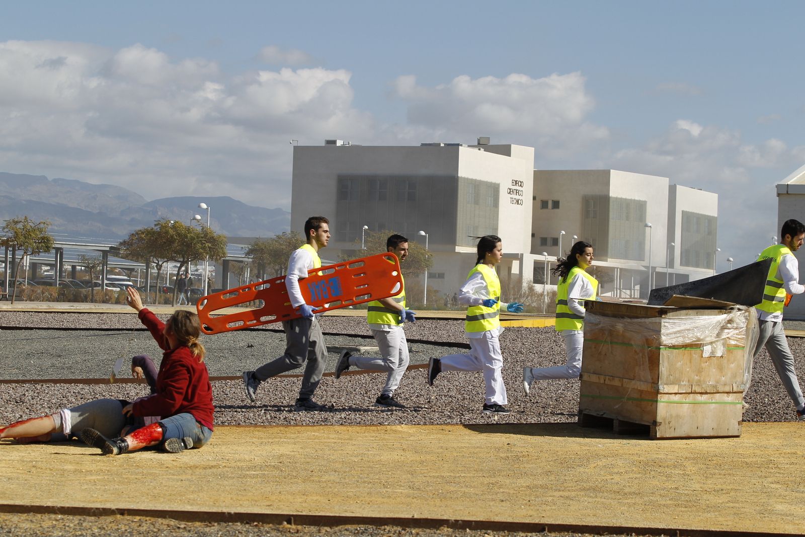 Las imágenes del simulacro de accidente con víctimas en la UAL