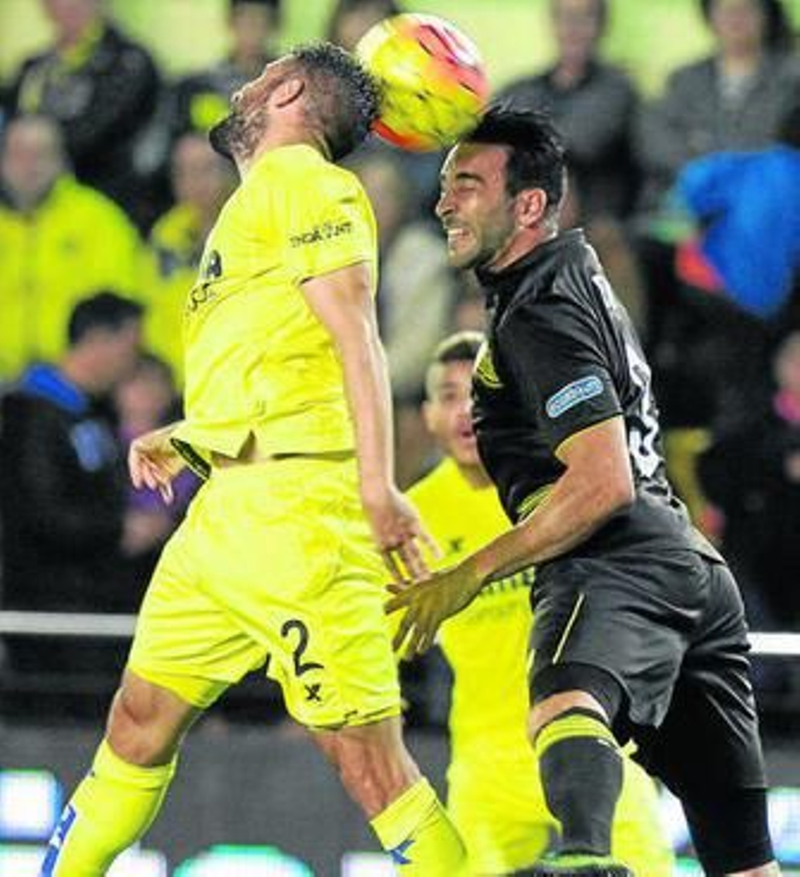 Rami aprieta los dientes en un salto de cabeza junto a Mario Gaspar, autor del 1-0.