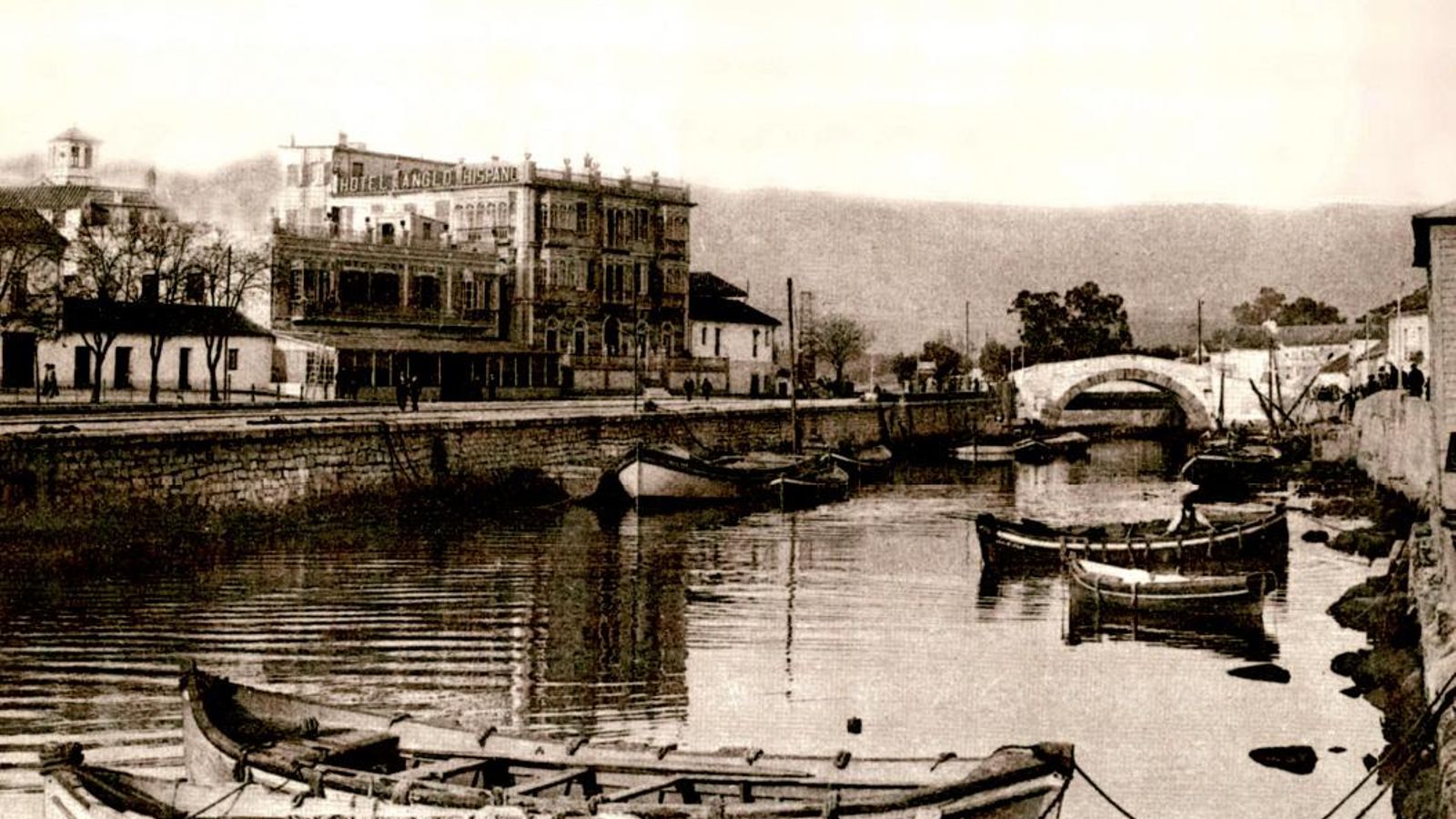 El dragado del curso bajo del río de la Miel, otra de las obras contenidas en el 'Proyecto de puerto de refugio' redactado por el Ingeniero Director de la Junta, José Rodríguez de Rivera en 1908.