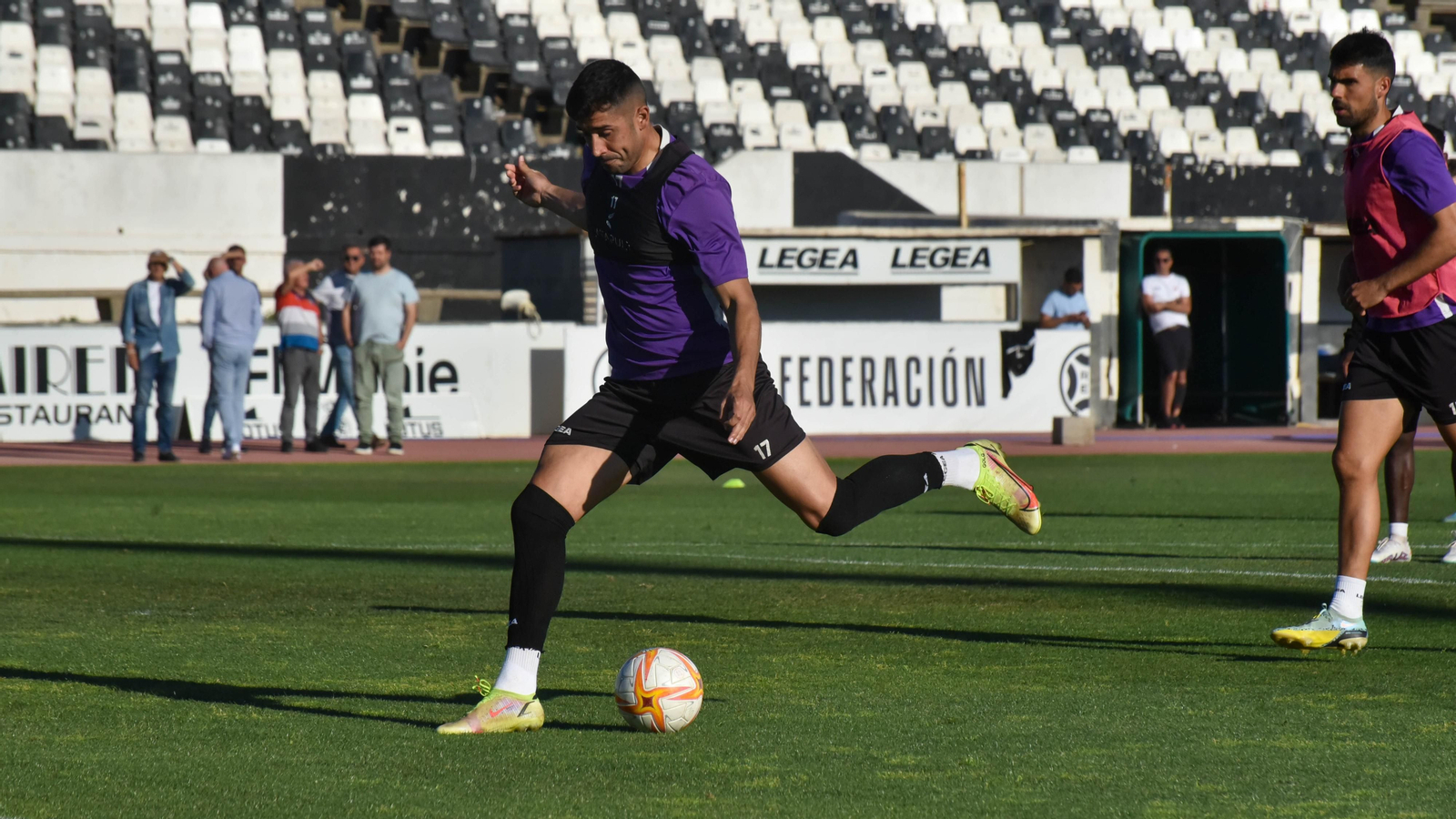 Fotos del primer entrenamiento de Víctor Basadre nuevo entrenador de la Balona