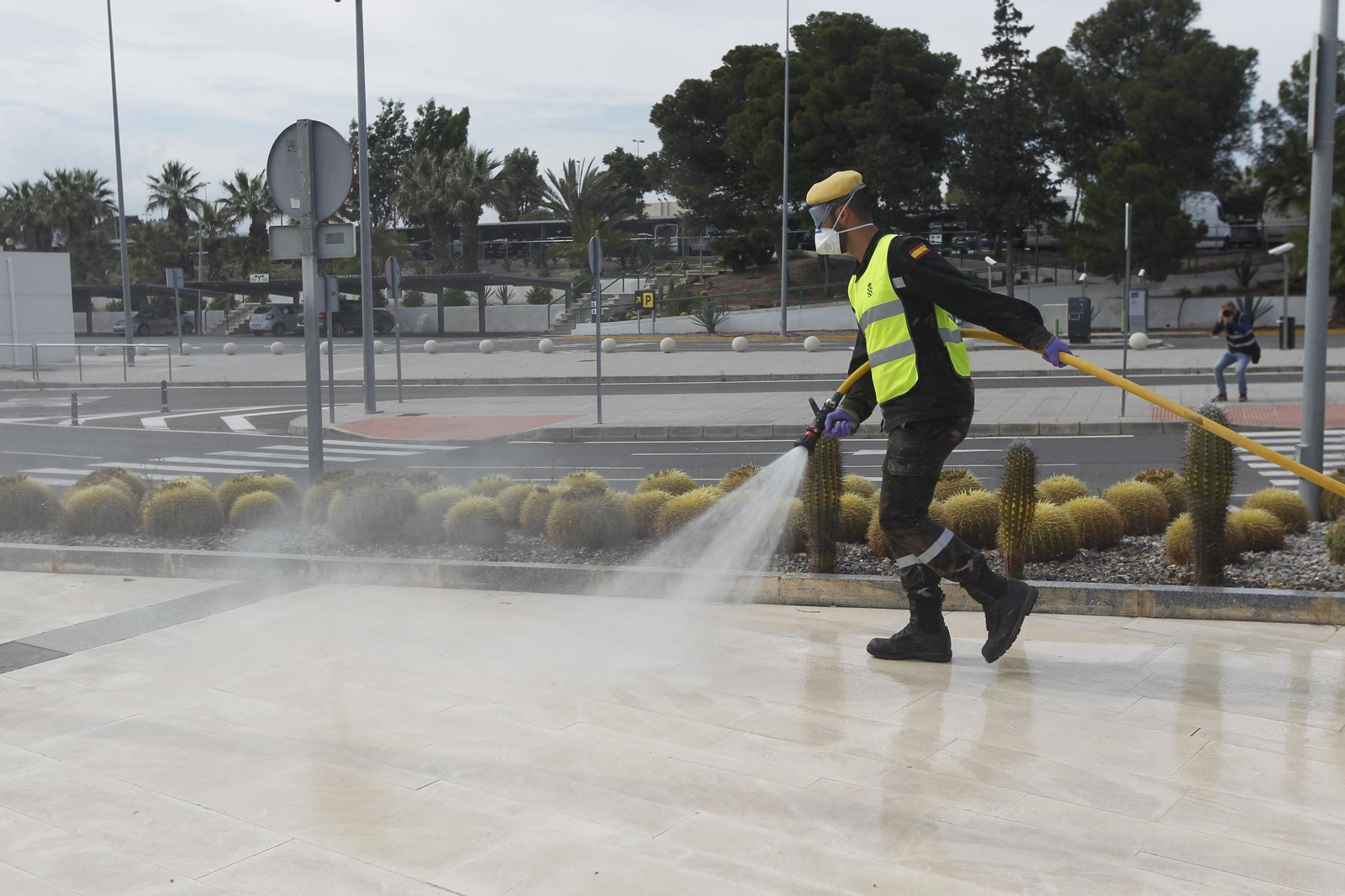 Fotogalería actuación INFOCA y UME por el coronavirus en Almería. Covid-19