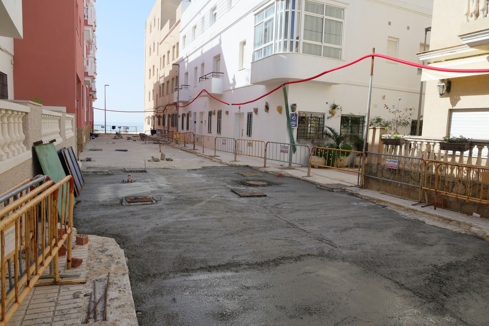 Hormigonado en calle Écija, Rota.