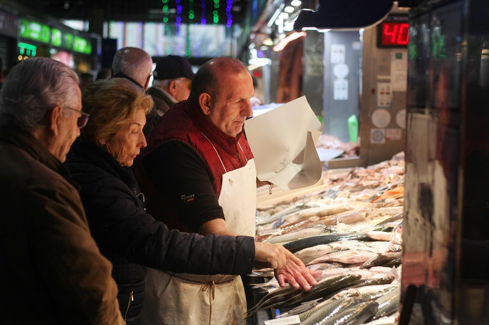 Imágenes del ambiente en el Mercado del Carmen de Huelva