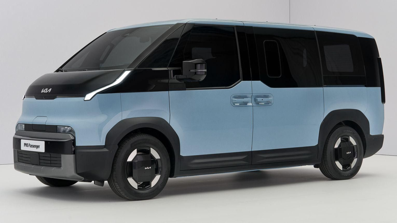 Kia regresa a los comerciales con el PV5, superdotado por espacio y de aspecto futurista