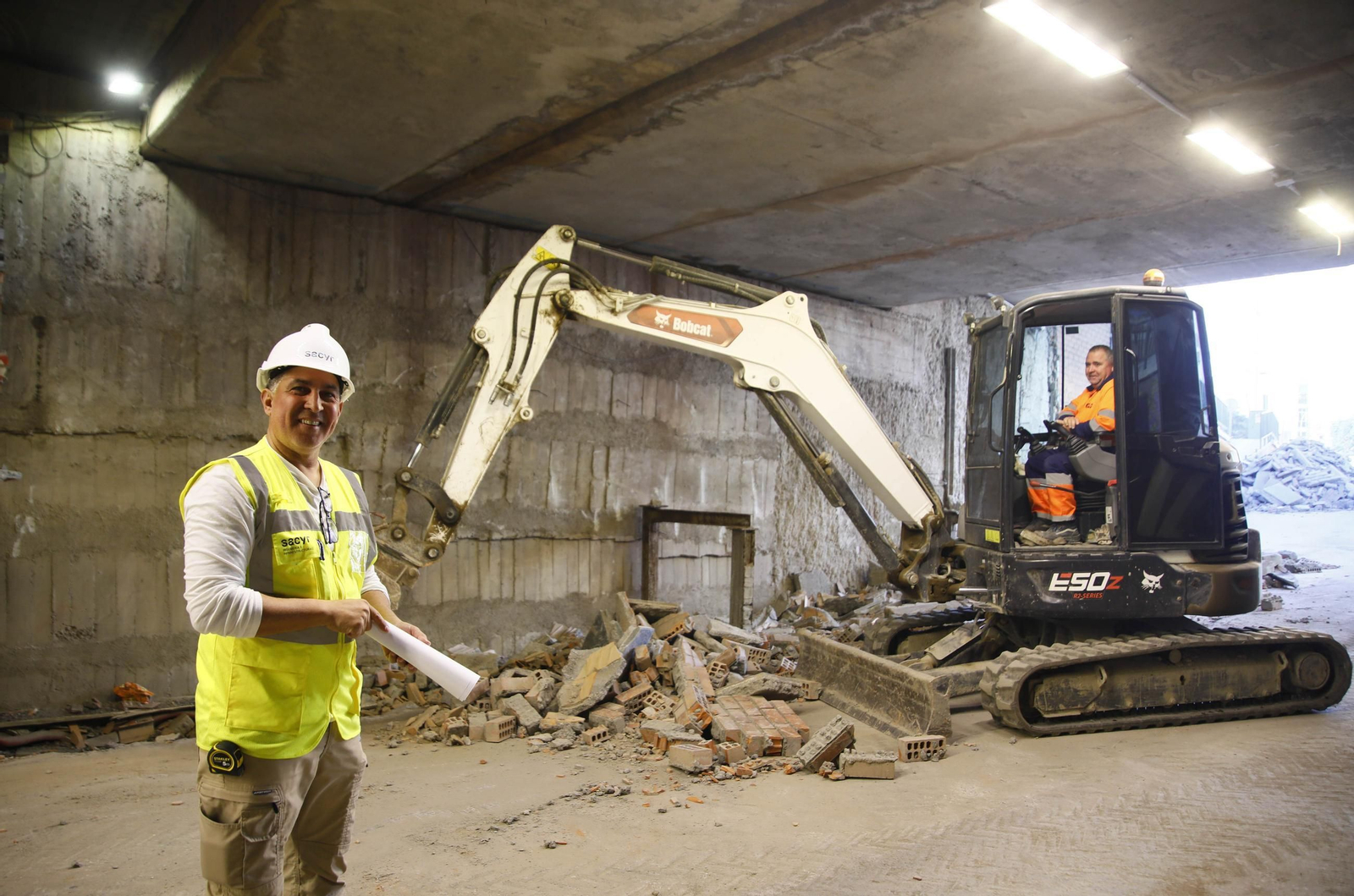 Las mejores imágenes del derribo en el puente de la autovía del aeropuerto y el túnel de La Goleta