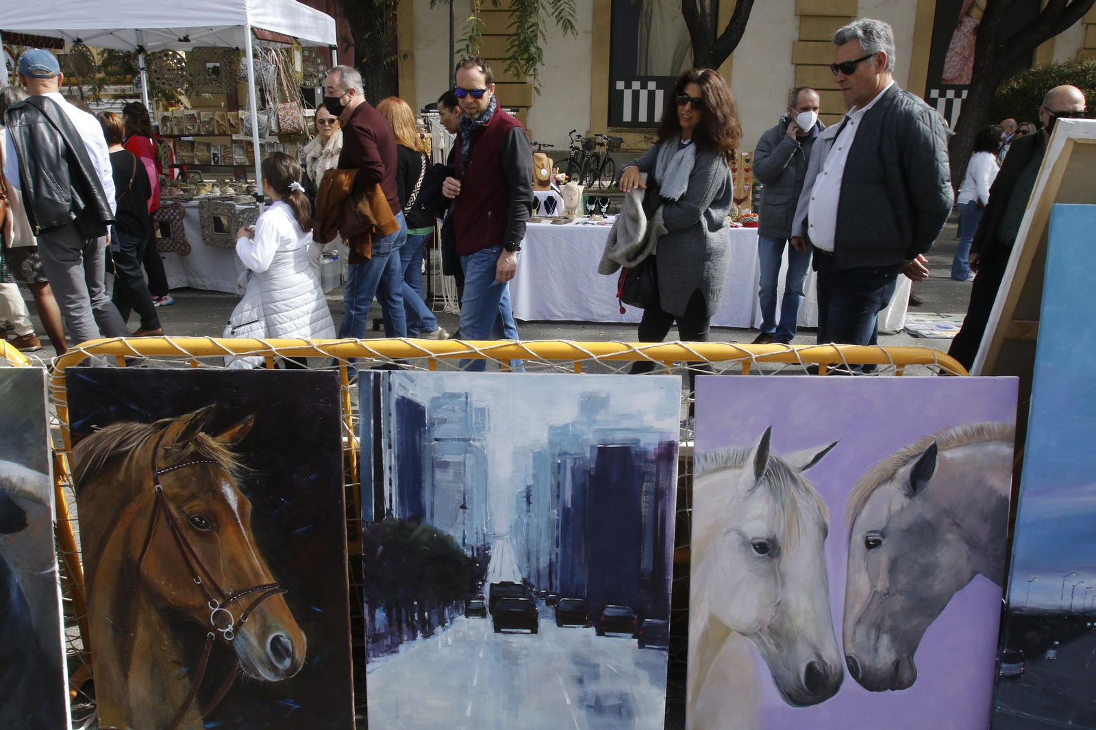 CORTE DEL PASEO COLON CON MERCADILLOS Y COLOCACION DE FLORES