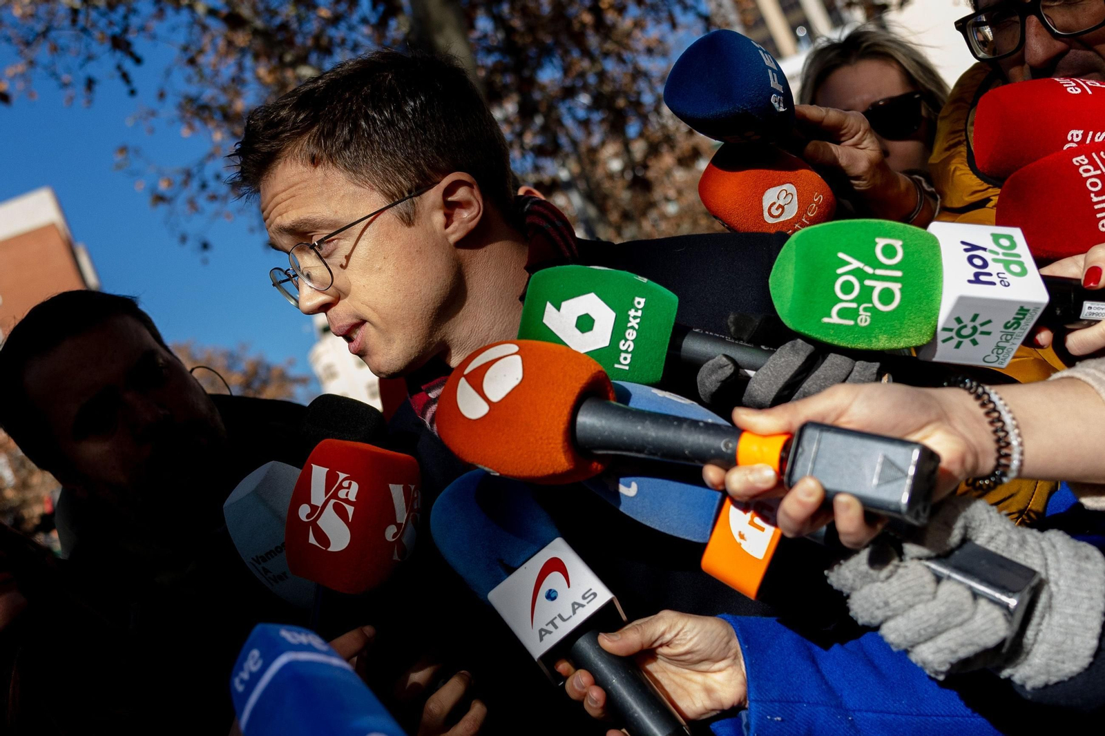 Íñigo Errejón se querellará contra Mouliaá por calumnias si no retira que extorsionó a testigos.