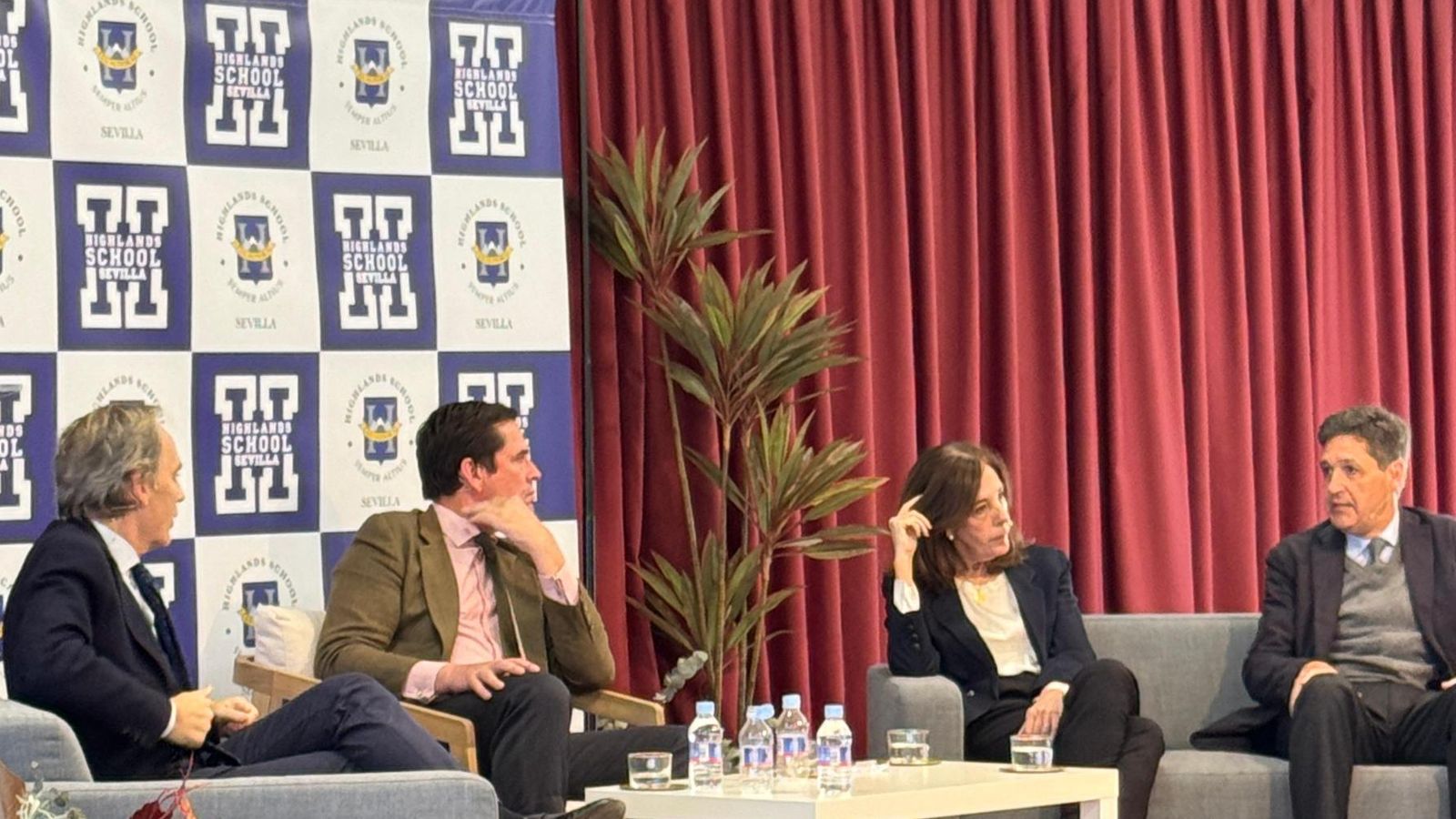 El fundador y CEO de City Sightseeing Worldwide, el presidente del Banco de Alimentos de Sevilla y la directora de la Fundación Cruzcampo reflexionan sobre las claves del éxito en Unilands.