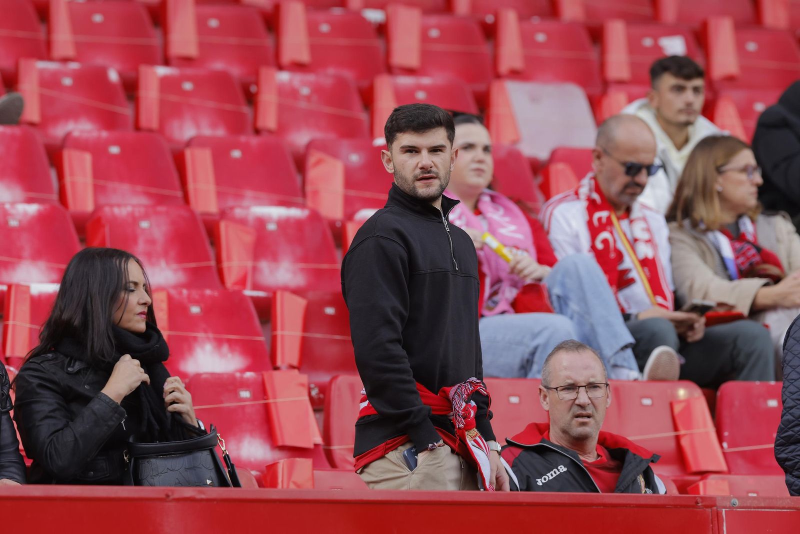 Búscate en las fotos del Sevilla -Betis
