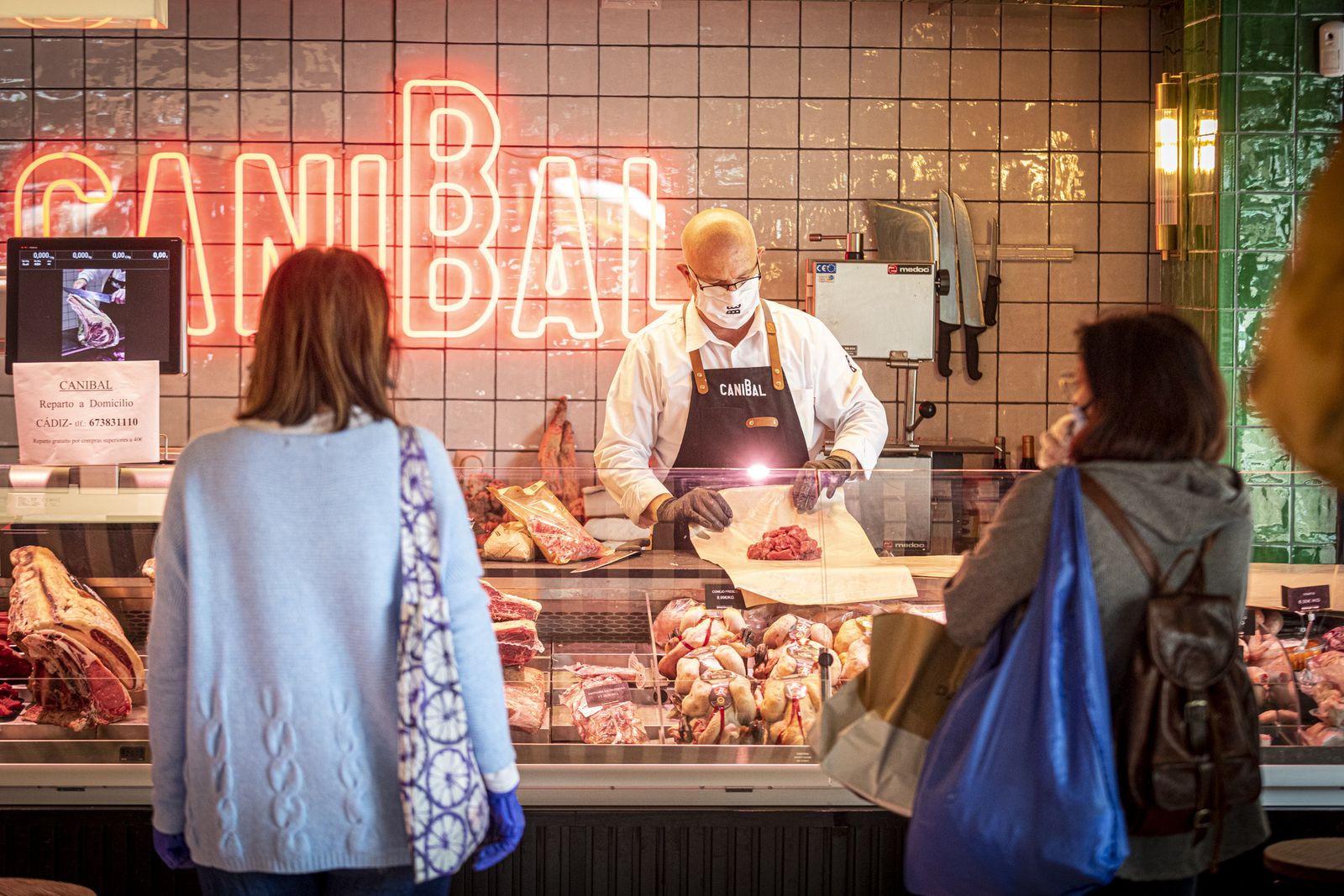 Comercios abiertos en el barrio la laguna bajo el estado de alarma