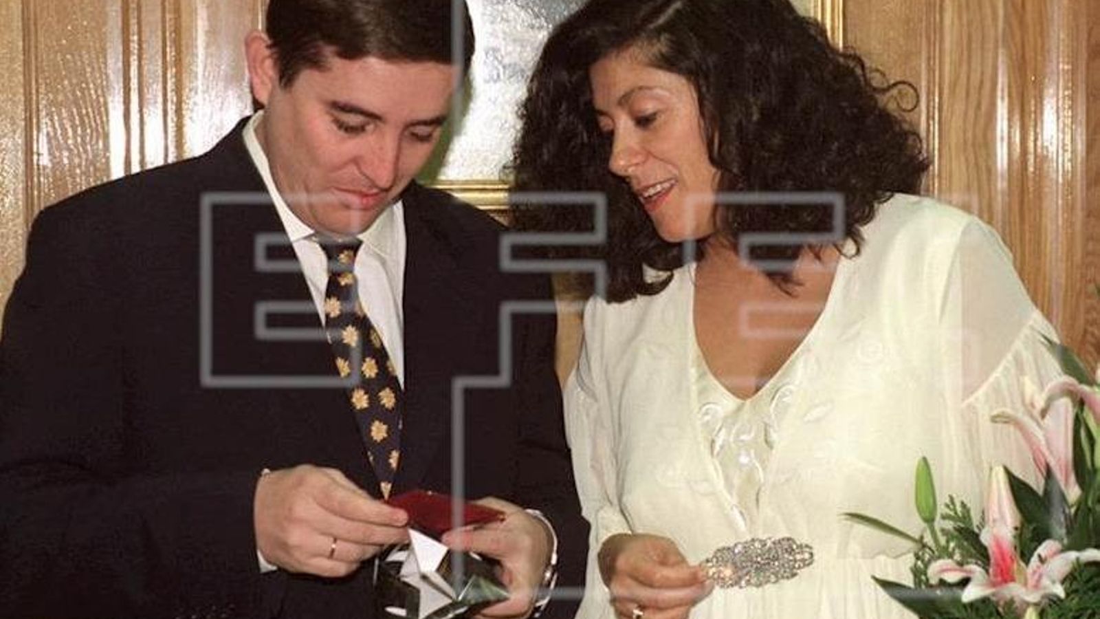 Boda de Almudena Grandes con Luis García Montero en Santa Fe (Granada)