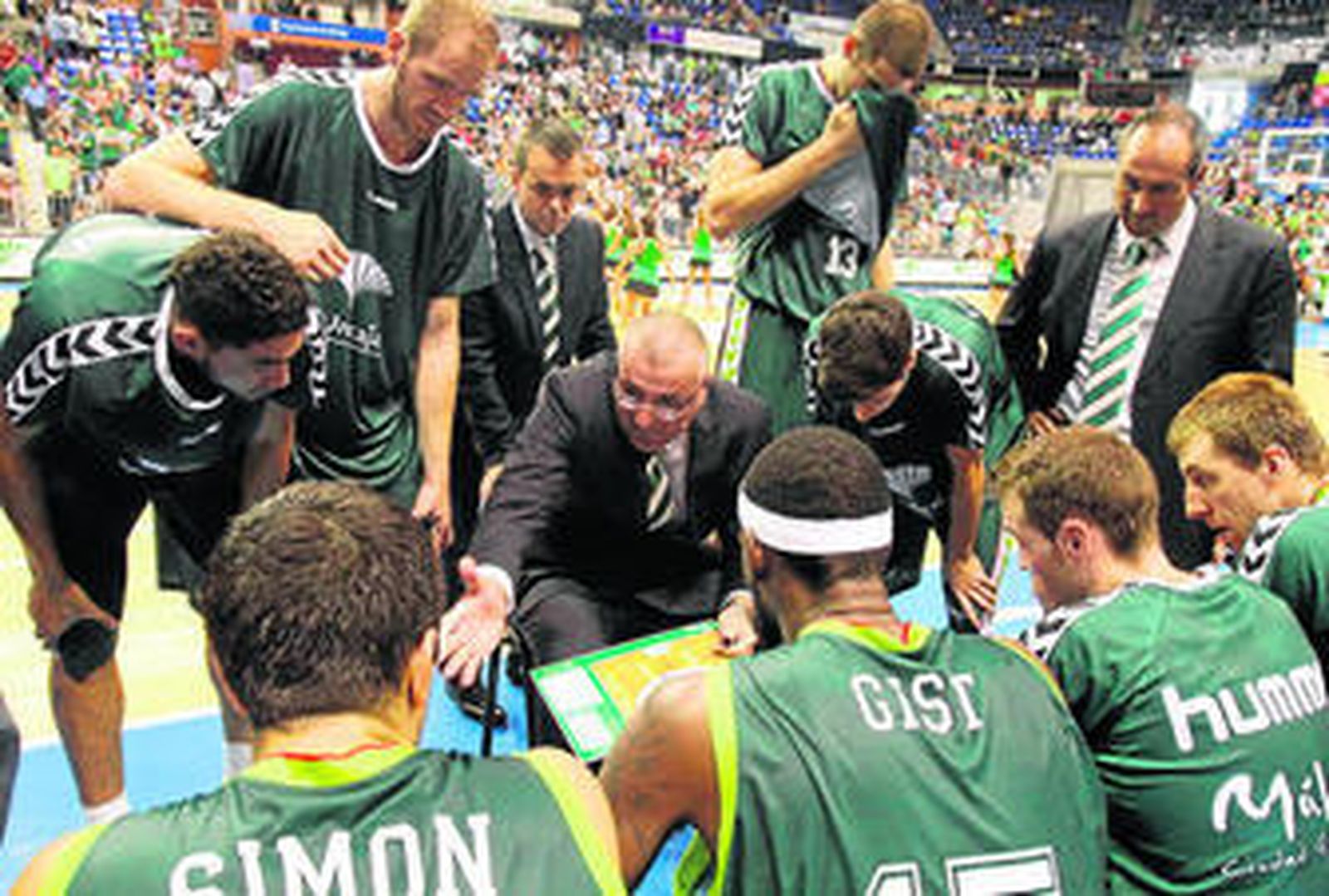 Repesa da órdenes durante un tiempo muerto.