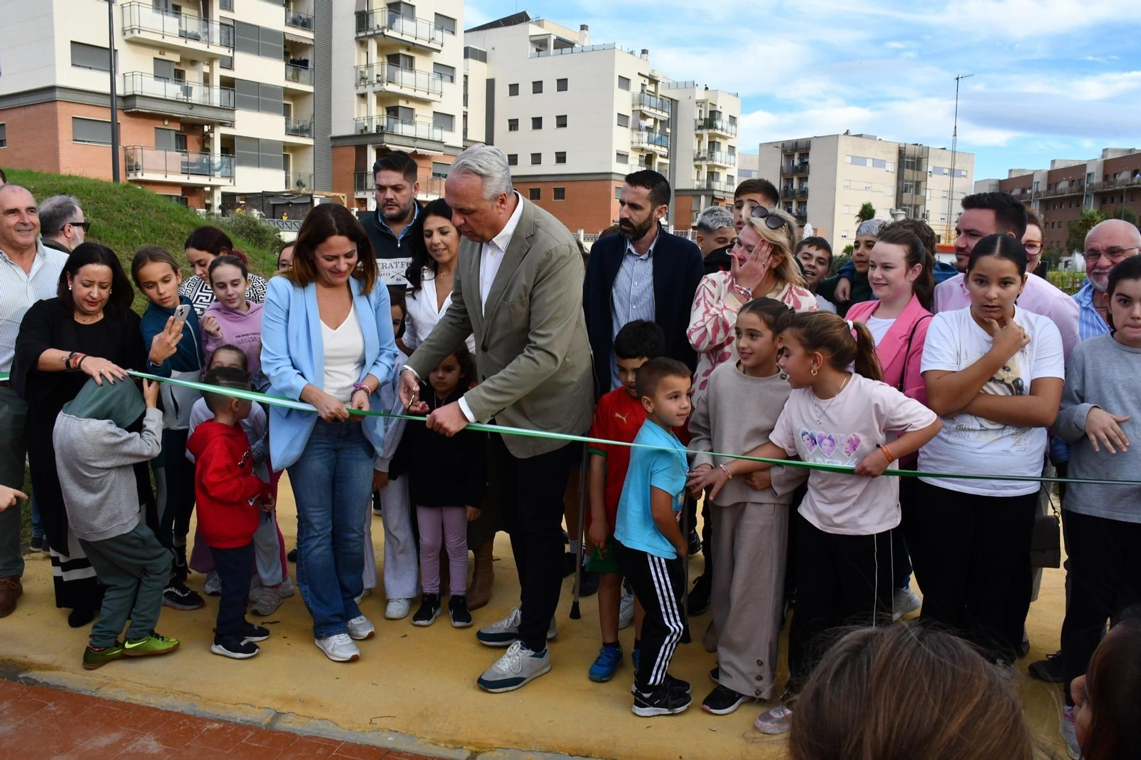 Multitudinaria inauguración del nuevo parque temático entre Campamento y Puente Mayorga