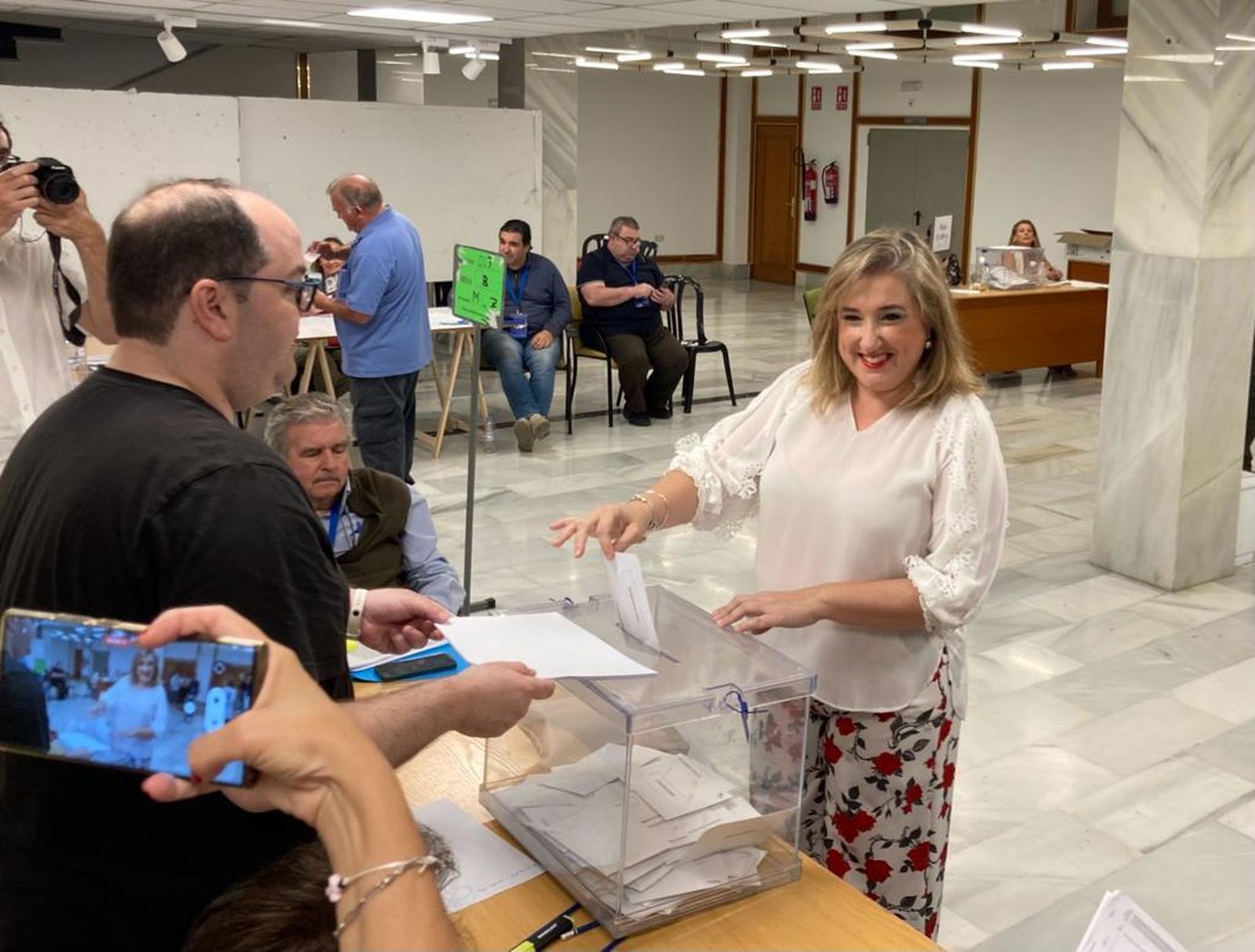 Fotos: así está votando la Costa de Granada en el inicio de las elecciones municipales 2023