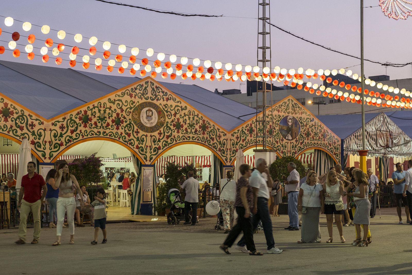 El recinto ferial cuando ya el día se apaga.