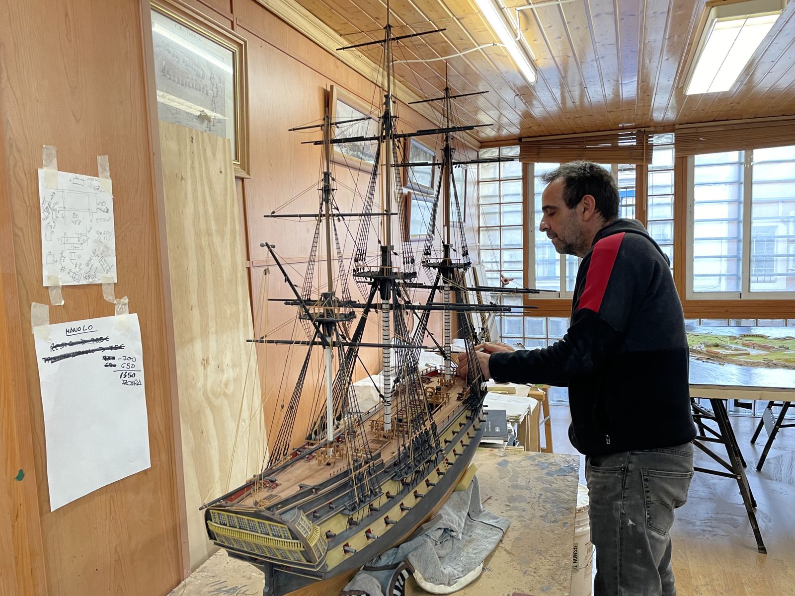 Fotos de maquetas navales construidas por Máximo Agudo.