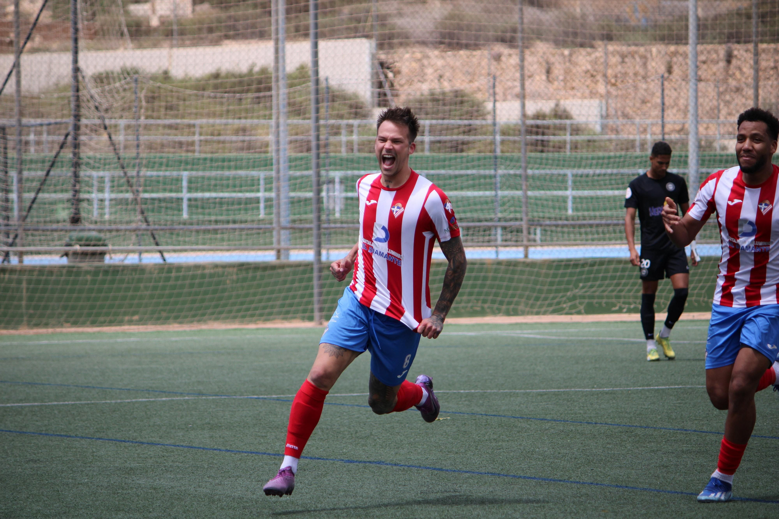 El centrocampista del conjunto rojiblanco celebra un gol durante un partido de la presente temporada.