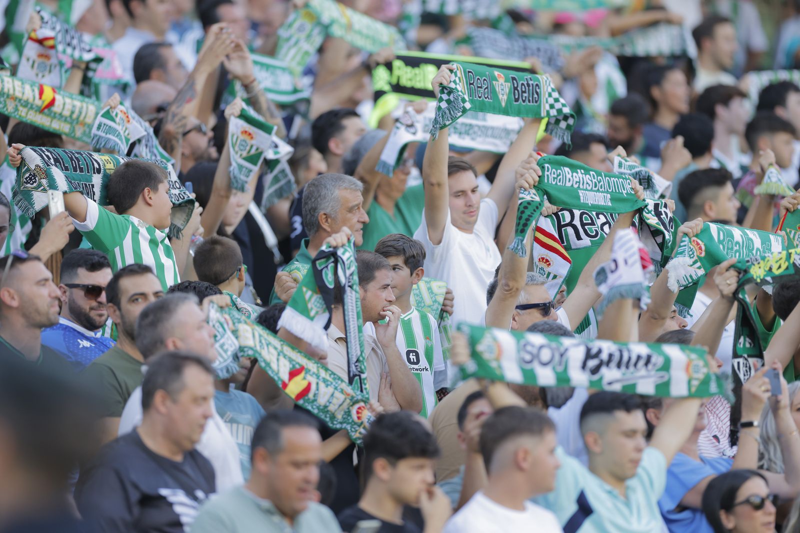 Búscate en la fotos del Betis-Sparta